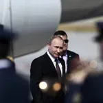 Ο Πούτιν προειδοποιεί για «βίαιη» επίτευξη στόχων – Σφοδρή νυχτερινή επίθεση στο Κίεβο πριν από τη συνάντηση Ζελένσκι–Τραμπ