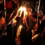 Άγιο Φως: Πώς θα έρθει στην Αθήνα και στην υπόλοιπη Ελλάδα – Δρακόντεια μέτρα στον Πανάγιο Τάφο