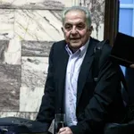 Αλέκος Φλαμπουράρης: Η πολιτική κηδεία, η πορεία ζωής και ο άνθρωπος που σφράγισε μια ολόκληρη γενιά της Αριστεράς