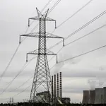 Έρχονται μειώσεις στο ρεύμα και τον Μάιο – Ποια τιμολόγια επηρεάζονται