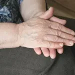 Βόλος: «Θα γίνει ο τάφος σου» – Έριξε την μητέρα της στην κατηφόρα και απείλησε να την σκοτώσει