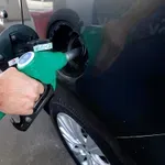 Fuel Pass και επιδοτήσεις ρεύματος στο «τραπέζι» – Σχέδιο στήριξης αν το πετρέλαιο ξεπεράσει τα 100 δολάρια