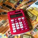 Έκπτωση φόρου έως 2.200 ευρώ το 2026 με e-αποδείξεις από 20 επαγγέλματα – Ποιους αφορά