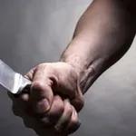 Γλυφάδα: Μαχαίρωσαν και ξυλοκόπησαν νεαρό για το κινητό του – Δύο συλλήψεις