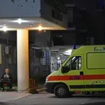 Ίλιον: Διατάχθηκε ΕΔΕ για διασώστη του ΕΚΑΒ που άρχισε να τραγουδά ενώ γυναίκα ήταν στο πάτωμα (Βίντεο)