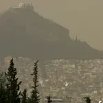 Καιρός: Ζεστό και αποπνικτικό τριήμερο με αφρικανική σκόνη – Έως 34 βαθμούς την Τρίτη