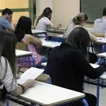 Σοκ στις Σέρρες: Χειροπέδες σε καθηγήτρια που φέρεται να φίμωσε και να έδεσε 13χρονο μαθητή εν ώρα μαθήματος