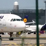 Η Lufthansa κόβει δρομολόγια για να κάνει οικονομία στα καύσιμα