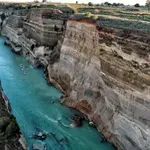 Θαύμα στον Ισθμό της Κορίνθου: Συγκλονιστική διάσωση 15χρονης μετά την πτώση στο κενό