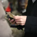 Επίδομα 200 ευρώ από τον ΕΟΠΥΥ: Ποιοι το δικαιούνται