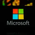 Οι ΗΠΑ αποκλείουν τη Microsoft από το PERM και ερευνούν πανεπιστήμια