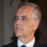 Επίθεση κουκουλοφόρων στο σπίτι του Ντογιάκου στον Βύρωνα – Πέταξαν μπογιές και αναποδογύρισαν αυτοκίνητο