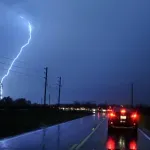 Καιρός: Ραγδαία επιδείνωση με καταιγίδες – Ισχυρή κακοκαιρία «πνίγει» την Αθήνα – Live η εξέλιξη (video)