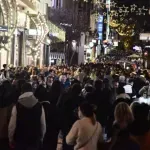 Χριστούγεννα: Ξεκινά το εορταστικό ωράριο – Ποιες Κυριακές θα είναι ανοικτά τα καταστήματα