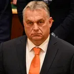 Ουγγαρία: Ο Βίκτορ Όρμπαν παραδίδει την κοινοβουλευτική του έδρα μετά τη συντριπτική ήττα (Βίντεο)