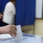 Δημοσκόπηση Metron Analysis: Σταθερά πρώτη η ΝΔ – Η Καρυστιανού αλλάζει τον «πολιτικό χάρτη», μπροστά από Σαμαρά και Τσίπρα