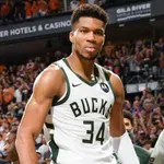 Αντετοκούνμπο: Ρωτήστε τη γυναίκα μου, αν θα μείνω στους Bucks!