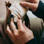 Ανατροπή για ενοικιαστές και ιδιοκτήτες – Πόσα θα χάσουν αν δεν πληρωθούν τα ενοίκια ηλεκτρονικά