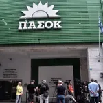 Ύποπτο μηχανάκι αναστατώνει τη Χαριλάου Τρικούπη – Κλειστοί δρόμοι στο κέντρο
