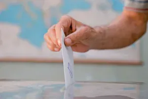 Δημοσκόπηση Metron Analysis: Μπροστά με 11,6% η ΝΔ – Απαισιοδοξία στην κοινωνία – Πώς βλέπουν τα κόμματα Σαμαρά και Τσίπρα