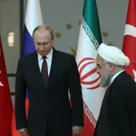 Ανάλυση Politico: Ο θάνατος Χαμενεΐ αναζωπυρώνει τους φόβους του Πούτιν και σκληραίνει τη στάση του στην Ουκρανία