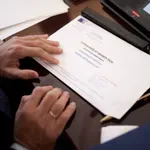 Υπουργείο Εσωτερικών: Άτυπη διακομματική για την επιστολική ψήφο – Δημιουργείται εκλογική περιφέρεια Απόδημου Ελληνισμού