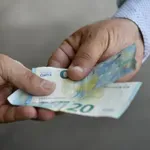 Επίδομα ανεργίας: Αντίστροφη μέτρηση για το νέο μοντέλο – Καθολική εφαρμογή από την 1η Απριλίου με ποσά έως 1.295 ευρώ