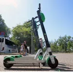 Αθήνα: Νέοι κανόνες για τα ηλεκτρικά πατίνια – Πού θα κινούνται, τα όρια ταχύτητας και τι αλλάζει στη στάθμευση