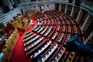 Βουλή: Ψηφίστηκαν ο φορολογικός κώδικας και η τροπολογία για το «καλάθι του νονού»