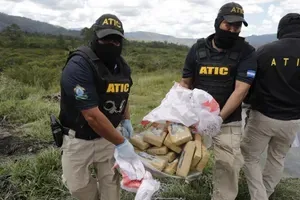 Ονδούρα: Κατάσχεση 2,7 τόνων κοκαΐνης σε παραλία και πλεούμενα