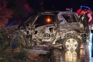 Χανιά: Σοβαρό τροχαίο τα ξημερώματα – Κάηκε ολοσχερώς αυτοκίνητο