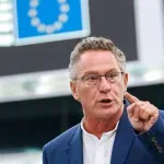 Αρβανίτης για Φαραντούρη: «Οι άνθρωποι δεν φαίνονται στους έρωτες, αλλά στα διαζύγια»