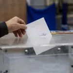 Δημοσκόπηση OPINION POLL: 16 μονάδες μπροστά από το ΠΑΣΟΚ η ΝΔ – Το εκλογικό ακροατήριο του κόμματος Τσίπρα