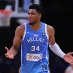 Γιάννης Αντετοκούνμπο: Ηχηρή στήριξη στον Στέφανο Τσιτσιπά – «Αφήστε το παιδί ήσυχο»