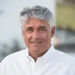 Φιορεντίνος: Περισσότερες αφίξεις, αλλά πίεση στη δαπάνη των επισκεπτών