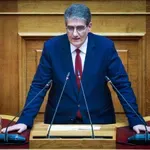 Γιαννούλης σε Καιρίδη: «Η συκοφαντία περί “συγκοινωνούντων δοχείων” δεν θα μείνει αναπάντητη»