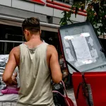 Αντικαταβολή με μετρητά: Τι αλλάζει στις αγορές μέσω courier – Το όριο των 500 ευρώ