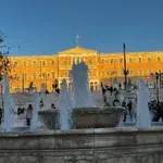 FT: Η Ελλάδα κερδίζει απόφαση του Ανωτάτου Δικαστηρίου για την αναδιάρθρωση του δημόσιου χρέους του 2012
