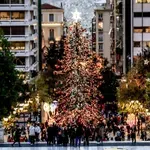 Εορταστικό ωράριο Χριστουγέννων 2025: Πώς θα λειτουργήσουν τα καταστήματα – Οι Κυριακές που θα είναι ανοιχτά