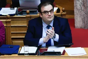 Κυριάκος Πιερρακάκης: «Υπερδιπλάσια ανάπτυξη και μόνιμες ελαφρύνσεις με πυξίδα τη σταθερότητα»