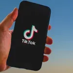 TikTok: Πρώτη δίκη για την ψυχική υγεία των νέων – Κατηγορίες για παραπλάνηση και έλλειψη ασφάλειας