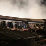 Δύο τραγωδίες σήμερα «στο σκαμνί»: Δικαστικές εξελίξεις για Μάτι και Τέμπη στη σκιά των νέων πολύνεκρων ατυχημάτων