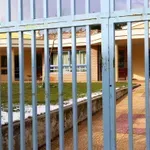 Χανιά: Υπογράφηκε η σύμβαση για την αναβάθμιση σχολικών προαυλίων στον Δήμο Σφακίων