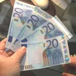 Μπαράζ πληρωμών: Στους λογαριασμούς 62 εκατ. ευρώ – Ποιοι πάνε ταμείο την επόμενη εβδομάδα