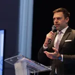 Κίνημα Δημοκρατίας: Είναι σύμπτωση ότι ο Ανακριτής κ. Μπακαΐμης “έκλεισε” την ανάκριση, την ημέρα που θα παραλάμβανε την έκθεση -βόμβα για τα Τέμπη;
