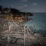 «Το Μάτι δεν είναι μυθιστόρημα»: Οργισμένες αντιδράσεις συγγενών θυμάτων για την «Ιθάκη» του Αλέξη Τσίπρα