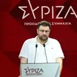 Ζαχαριάδης: «Δεν πάμε σε ντεκόρ διεύρυνσης του ΠΑΣΟΚ» – Ο Ανδρουλάκης βοηθάει τον Μητσοτάκη για 3η θητεία – Επίθεση στον Σακελλαρίδη για τα «μάτια» του Τσίπρα