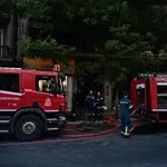 Φωτιά στο σπίτι του Πέτρου Φιλιππίδη: Η Πυροσβεστική ερευνά όλα τα ενδεχόμενα – Απομακρύνθηκαν οι ένοικοι της πολυκατοικίας