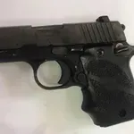 Metron Analysis: Εκτοξεύεται η αποδοχή της οπλοκατοχής στις νεότερες γενιές – 1 στους 4 Έλληνες θέλει όπλο στο σπίτι