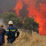 Φωτιά στη Ραφήνα: Όσα έγιναν στο Πικέρμι σε 114 δευτερόλεπτα – Παραμένει σε επιφυλακή η Πυροσβεστική (Βίντεο)